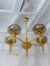 Load image into Gallery viewer, Superbe Lustre ancien Gaetano Sciolari 5 feux Métal doré et Verre fumé 1970
