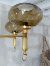 Load image into Gallery viewer, Superbe Lustre ancien Gaetano Sciolari 5 feux Métal doré et Verre fumé 1970