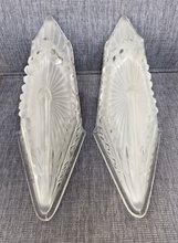 Load image into Gallery viewer, SCHNEIDER modèle 406 Paire verreries 1930 Art Deco Verre Pressé Applique Lustre