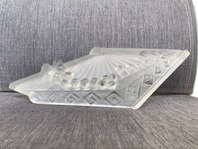 Load image into Gallery viewer, SCHNEIDER modèle 406 Paire verreries 1930 Art Deco Verre Pressé Applique Lustre