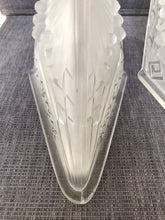 Load image into Gallery viewer, SCHNEIDER modèle 406 Paire verreries 1930 Art Deco Verre Pressé Applique Lustre