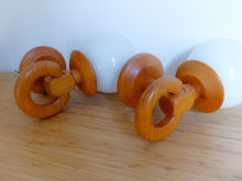 Load image into Gallery viewer, Superbe Paire Appliques Vintage Scandinave 1980 Pin & Globe verre blanc Ancienne