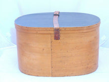 Load image into Gallery viewer, French Antique Wodden Hat BOX - Late 19th - Leather