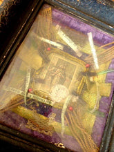 Load image into Gallery viewer, Superbe RARE ancien cadre reliquaire XIXème Saint paperolle cachet cire 1