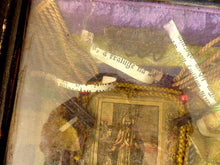 Load image into Gallery viewer, Superbe RARE ancien cadre reliquaire XIXème Saint paperolle cachet cire 1