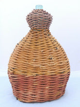 Load image into Gallery viewer, RARE Ancien Biberon de Berger Verrerie Vannerie Collection Art populaire 18ème