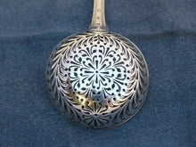 Load image into Gallery viewer, Cuillère à Saupoudrer Argent Massif Vieillard C1819-38 XIXème 21.5cm L. LABBE