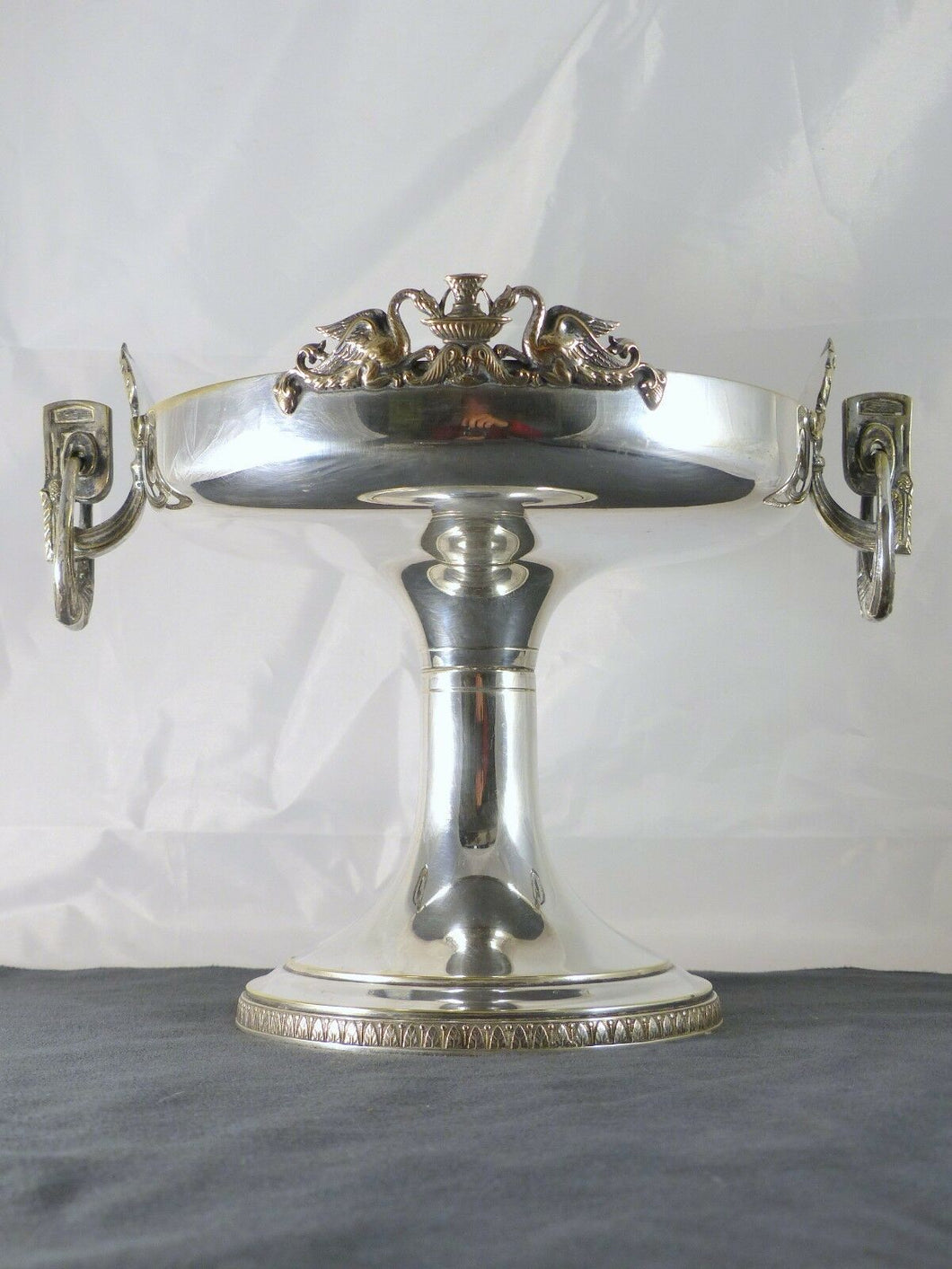 COUPE SUR PIED METAL ARGENTE XIXème EMPIRE CYGNE /  CENTERPIECE 19TH