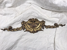 Load image into Gallery viewer, 19TH Antique French Gilded Bronze Shell Pediment 16&quot; Hardware Salvage 205
