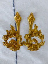 Load image into Gallery viewer, Antique PAIR French Ormolu Bronze Tiebacks Rod Curtain 19TH Hooks
