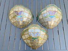 Load image into Gallery viewer, Superbe lot 3x anciennes appliques Nacre Décor Fleurs 1980 Multicolores
