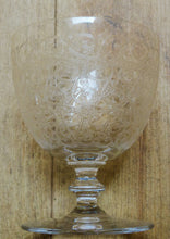 Load image into Gallery viewer, BACCARAT Superbe Verre à vin Art Deco Modèle ROHAN Cristal 10cm Dispo 4x
