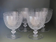 Load image into Gallery viewer, BACCARAT Superbe Verre à vin Art Deco Modèle ROHAN Cristal 10cm Dispo 4x
