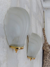 Load image into Gallery viewer, Gorgeous Vintage Wall Light Sconce Shell ART DECO molded Glass brass 1980
