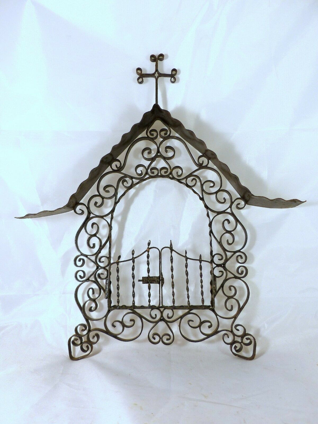 FANTASTIC VINTAGE CHURCH CEMETERY FACADE FRONTSIDE METAL FRAME CROSS Miniature