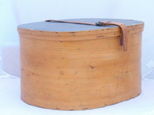 Load image into Gallery viewer, French Antique Wodden Hat BOX - Late 19th - Leather
