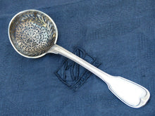 Load image into Gallery viewer, Cuillère à Saupoudrer Argent Massif Vieillard C1819-38 XIXème 21.5cm L. LABBE
