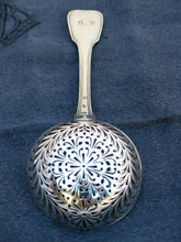 Load image into Gallery viewer, Cuillère à Saupoudrer Argent Massif Vieillard C1819-38 XIXème 21.5cm L. LABBE
