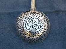 Load image into Gallery viewer, Cuillère à Saupoudrer Argent Massif Vieillard C1819-38 XIXème 21.5cm L. LABBE
