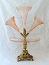 Load image into Gallery viewer, Late 19th ART NOUVEAU Centerpiece Tulip holder Pink Glass Gilded metal 3 Cornets
